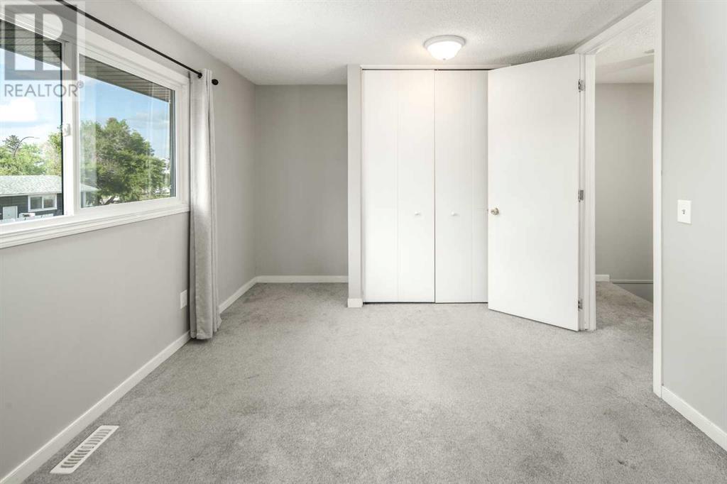 Single Family House for Sale in  Edgeburn Crescent NW Edgemont Calgary 