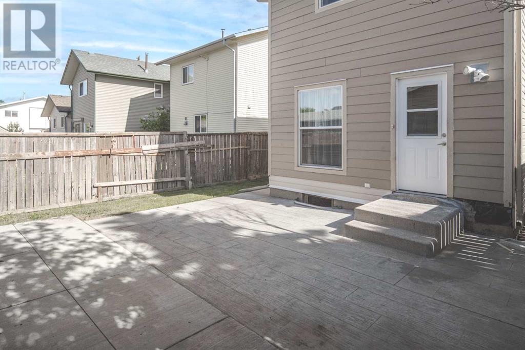 Single Family House for Sale in  Edgeburn Crescent NW Edgemont Calgary 