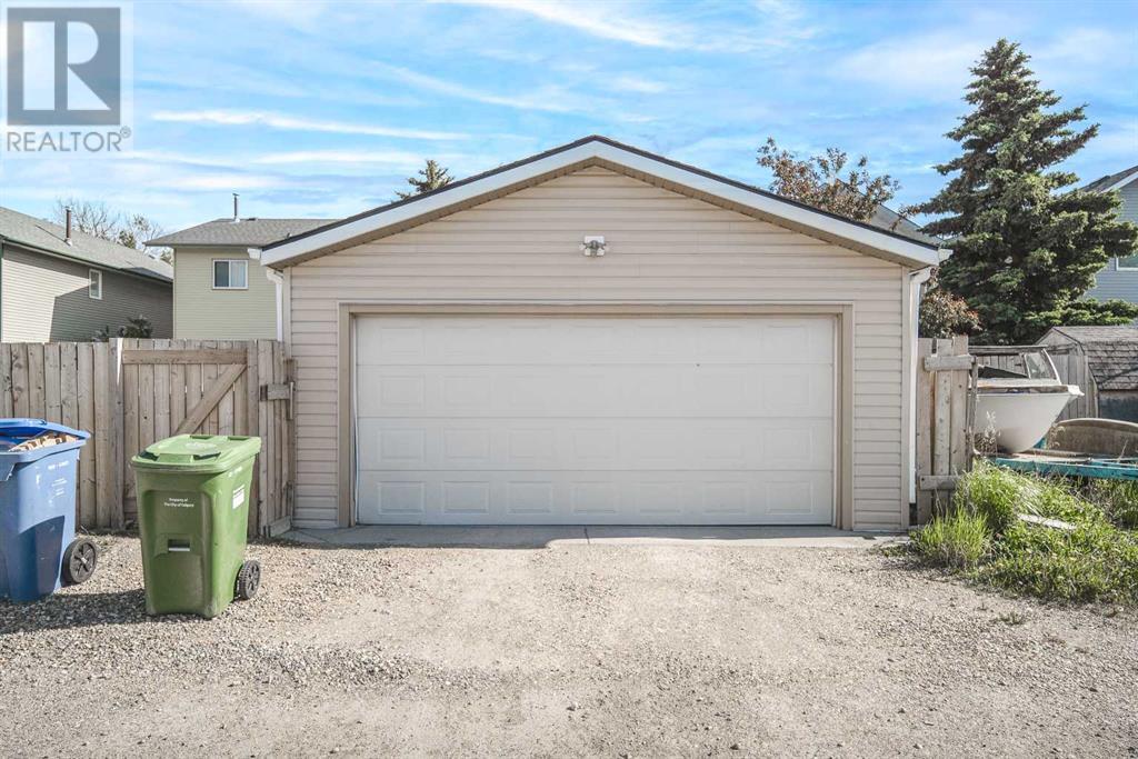 Single Family House for Sale in  Edgeburn Crescent NW Edgemont Calgary 
