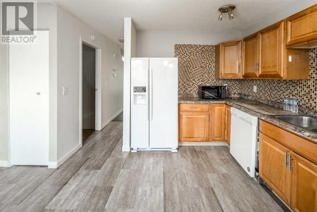 Single Family House for Sale in  Edgeburn Crescent NW Edgemont Calgary 