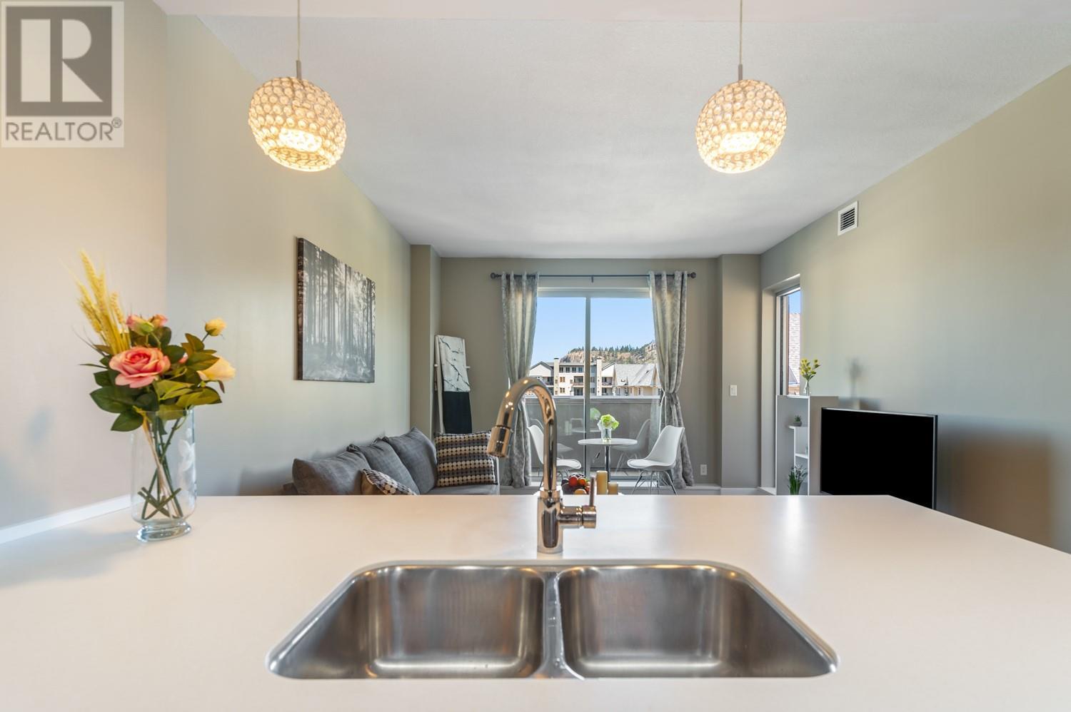 307 2040 Springfield Road, Kelowna