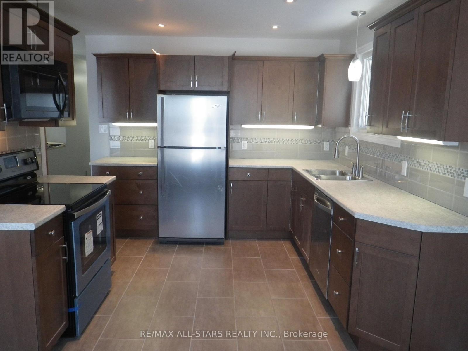 Photo 9 of 3 Lakeview Drive, Scugog ON
