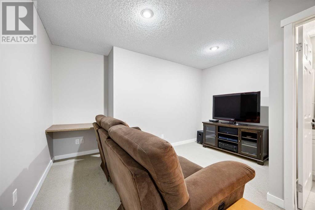 Single Family House for Sale in  Simcoe Place SW Signal Hill Calgary 