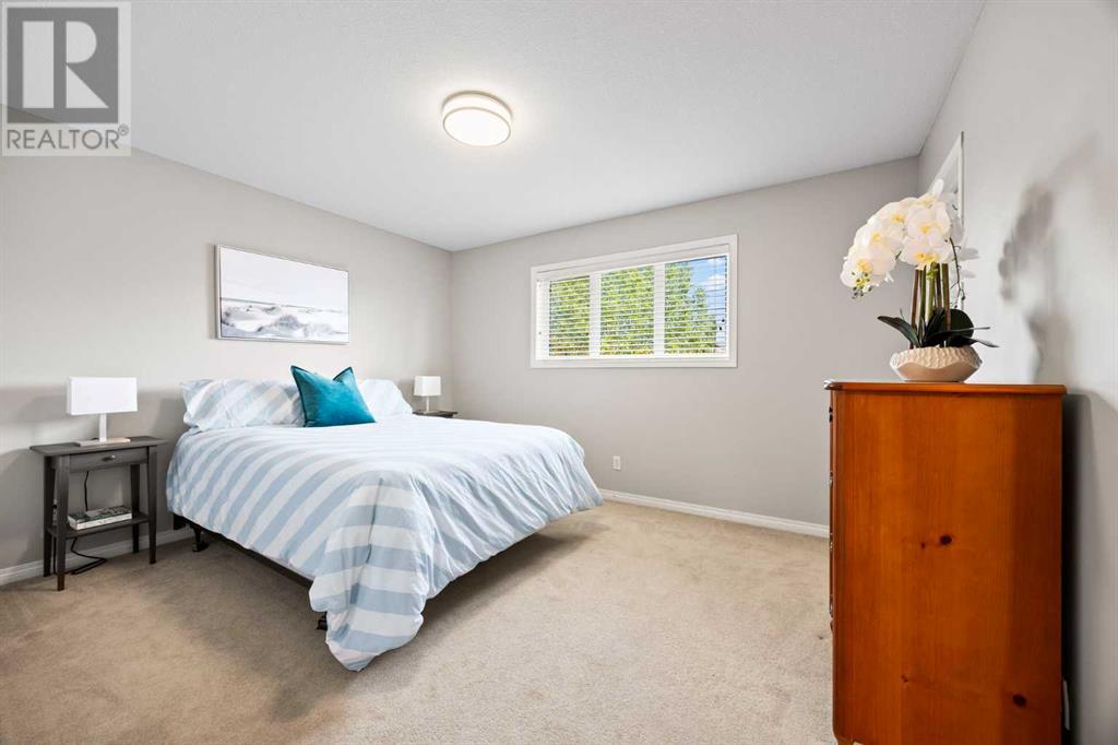 Single Family House for Sale in  Simcoe Place SW Signal Hill Calgary 