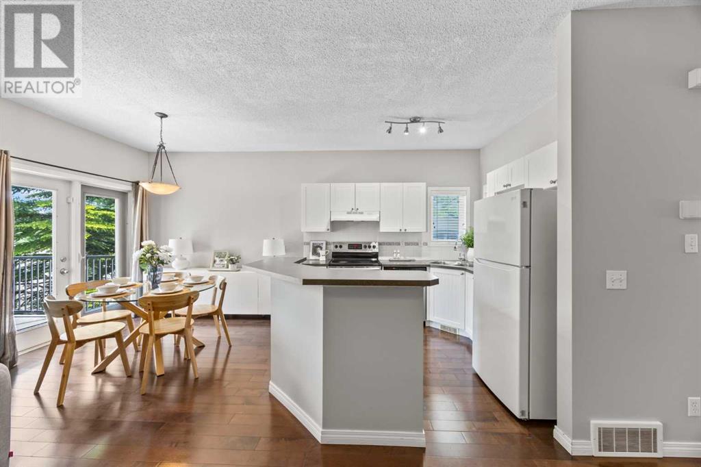 Single Family House for Sale in  Simcoe Place SW Signal Hill Calgary 
