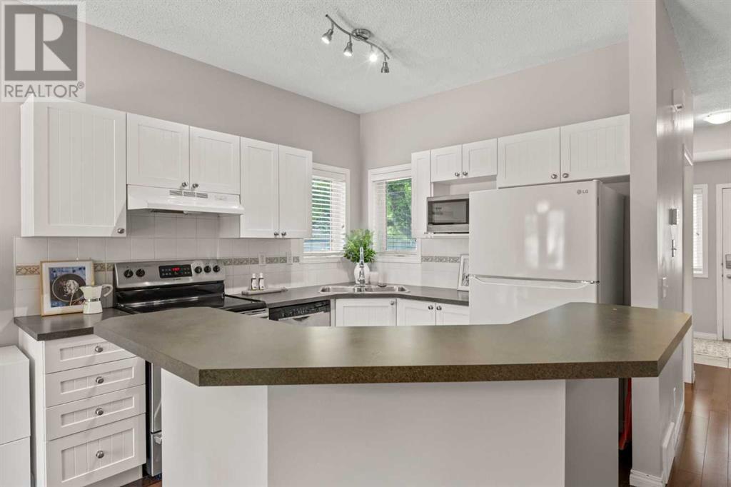Single Family House for Sale in  Simcoe Place SW Signal Hill Calgary 