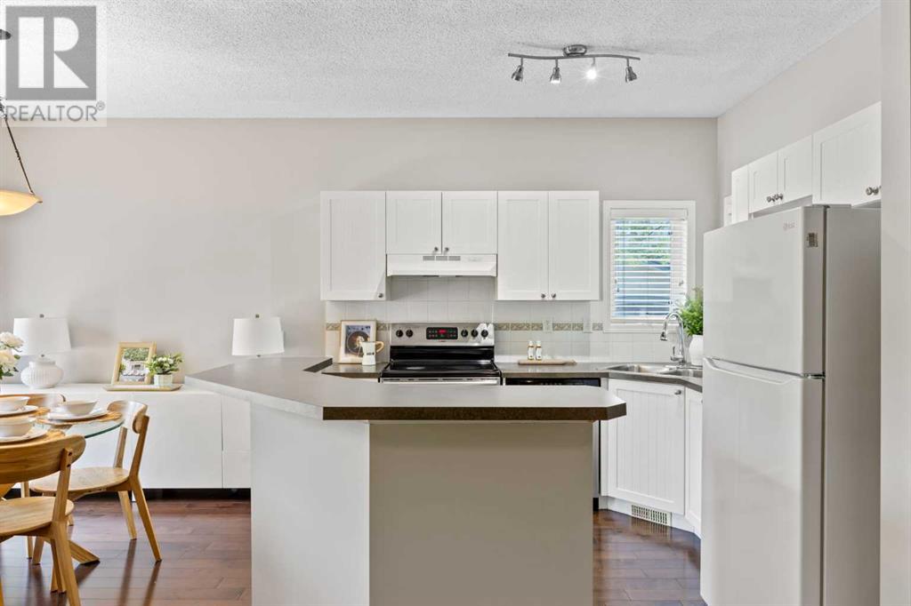 Single Family House for Sale in  Simcoe Place SW Signal Hill Calgary 