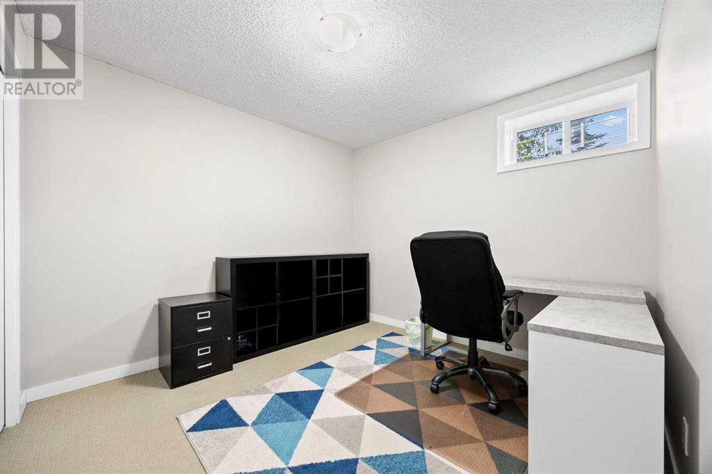 Single Family House for Sale in  Simcoe Place SW Signal Hill Calgary 