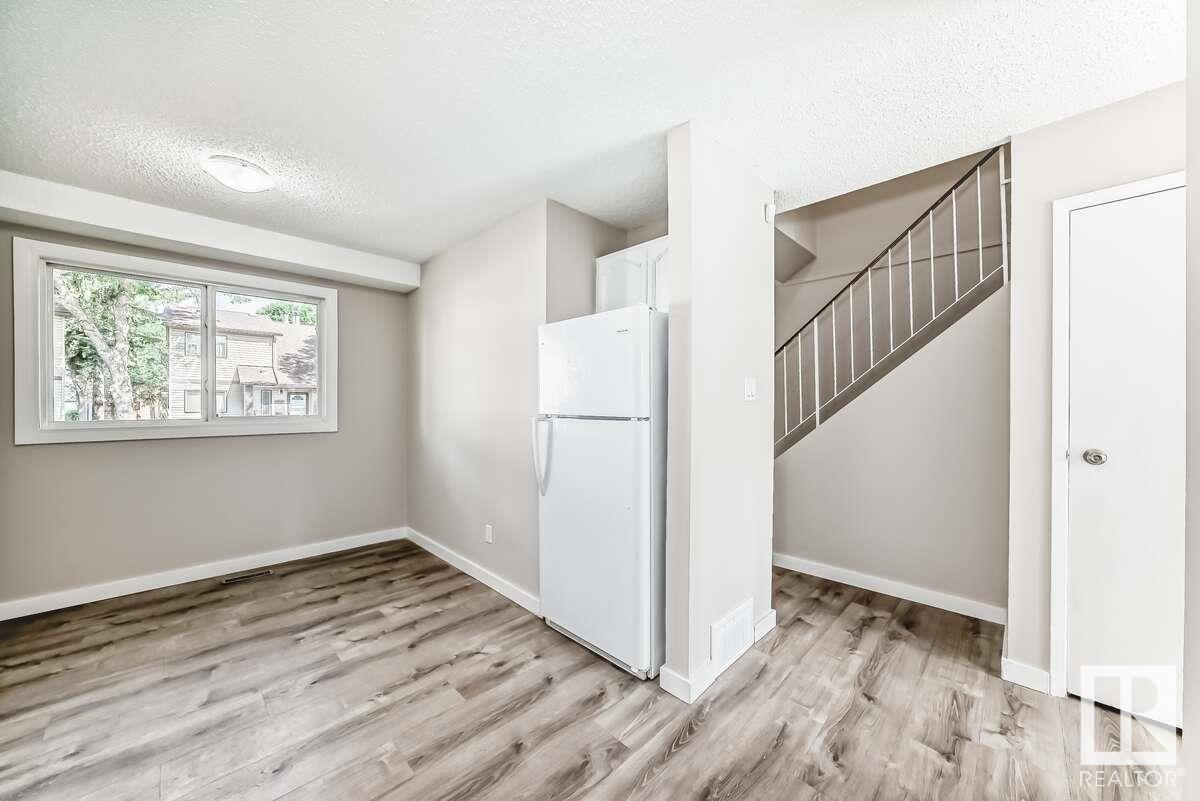 Photo 25 of 1259 Hooke Rd Nw, Edmonton AB