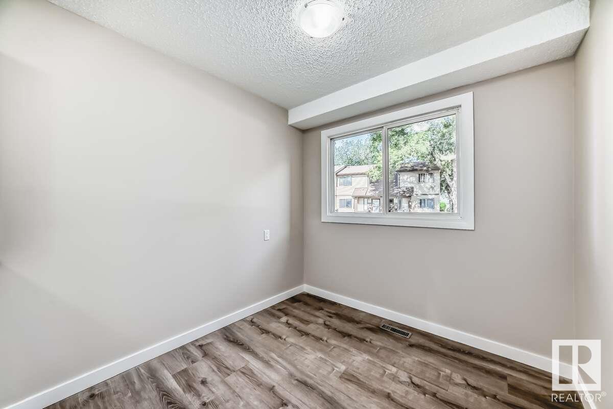 Photo 1 of 1259 Hooke Rd Nw, Edmonton AB
