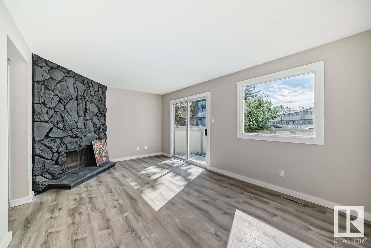 Photo 7 of 1259 Hooke Rd Nw, Edmonton AB