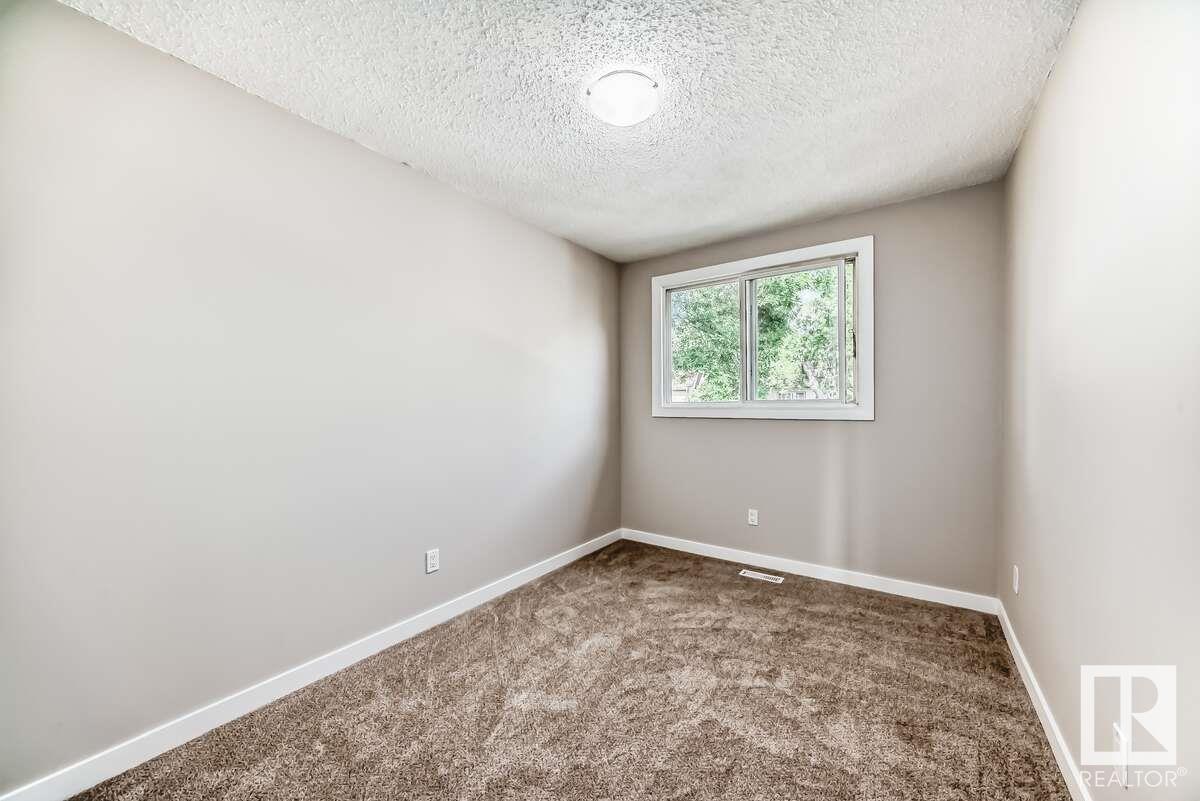 Photo 5 of 1259 Hooke Rd Nw, Edmonton AB