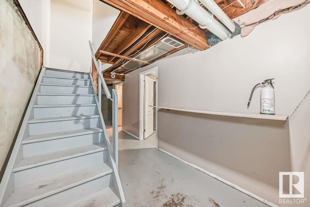 Photo 10 of 1259 Hooke Rd Nw, Edmonton AB