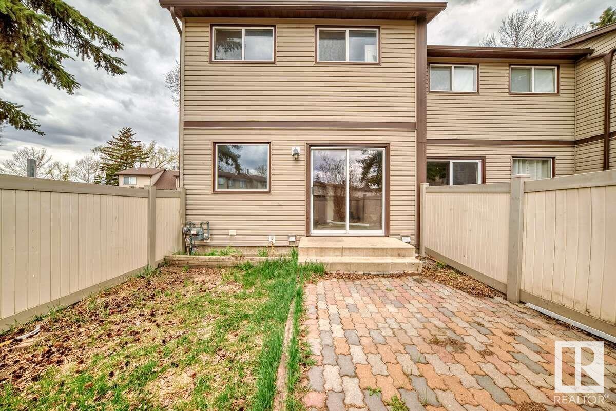 Photo 4 of 1259 Hooke Rd Nw, Edmonton AB