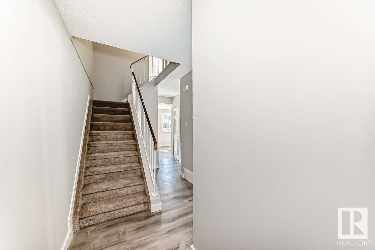 Photo 18 of 1259 Hooke Rd Nw, Edmonton AB