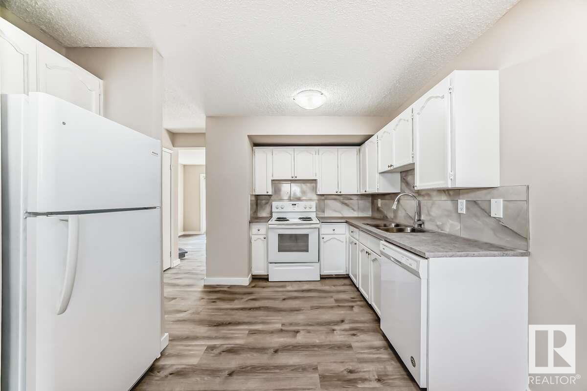 Photo 3 of 1259 Hooke Rd Nw, Edmonton AB