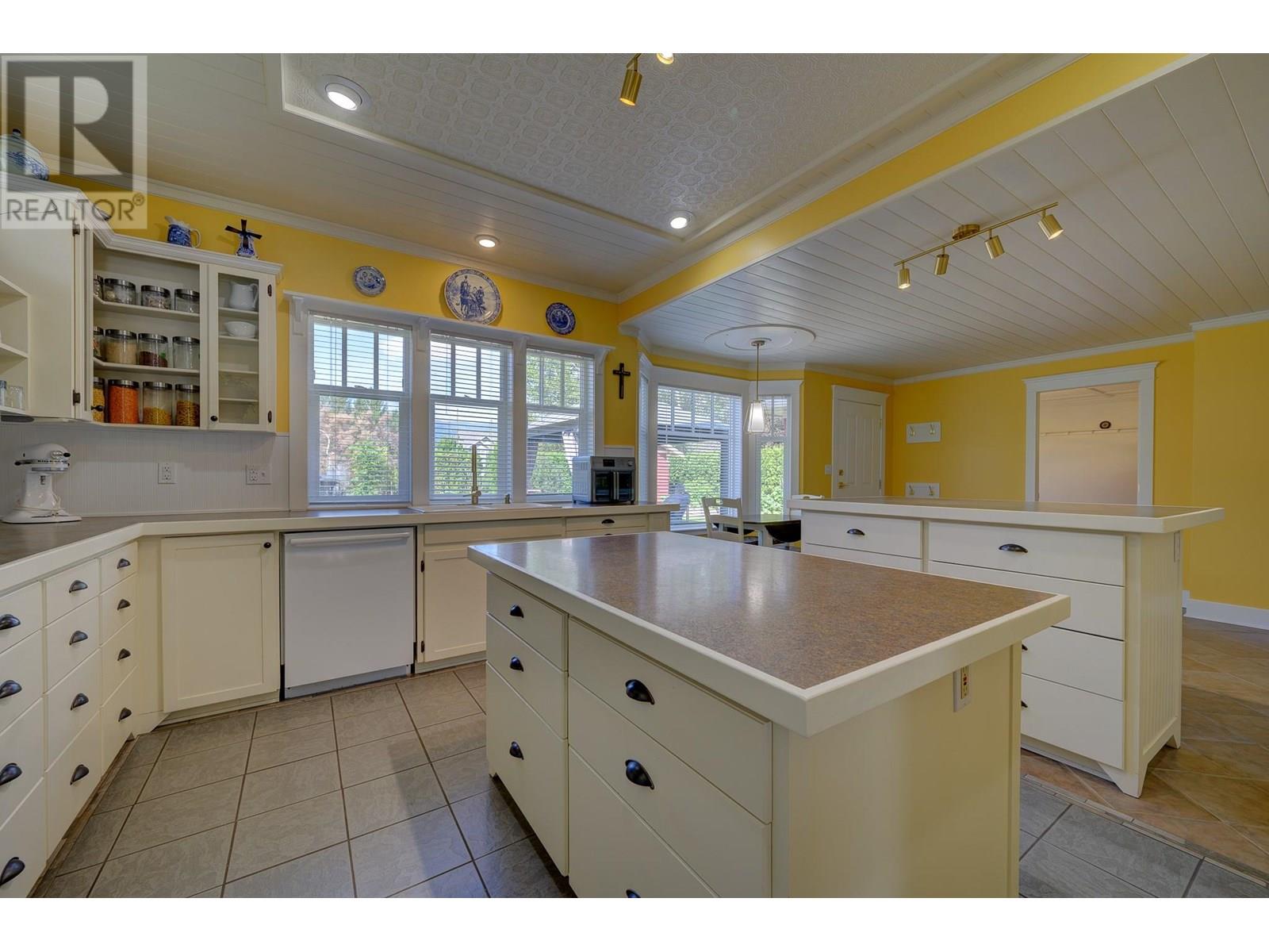 4761 BIRCH Lane, Barriere