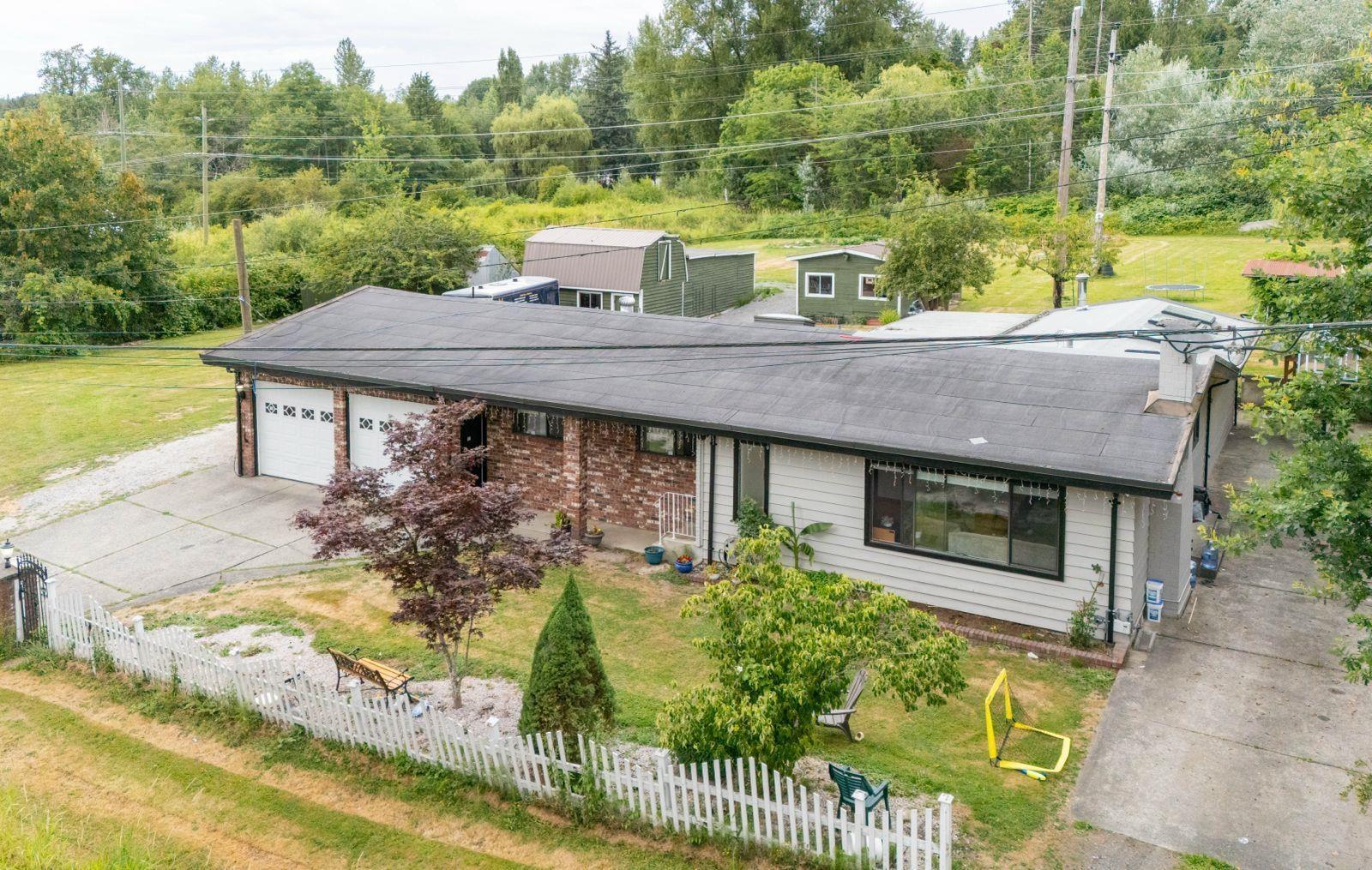 Photo 3 of 16951 94 A Avenue, Surrey BC