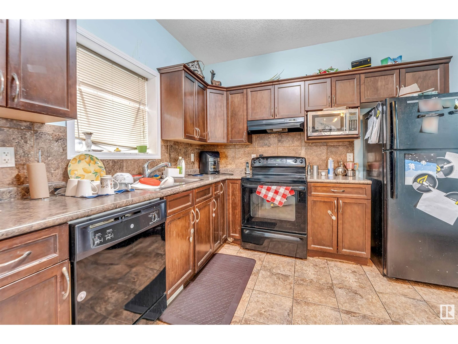 Photo 16 of 5108 146 Av Nw, Edmonton AB