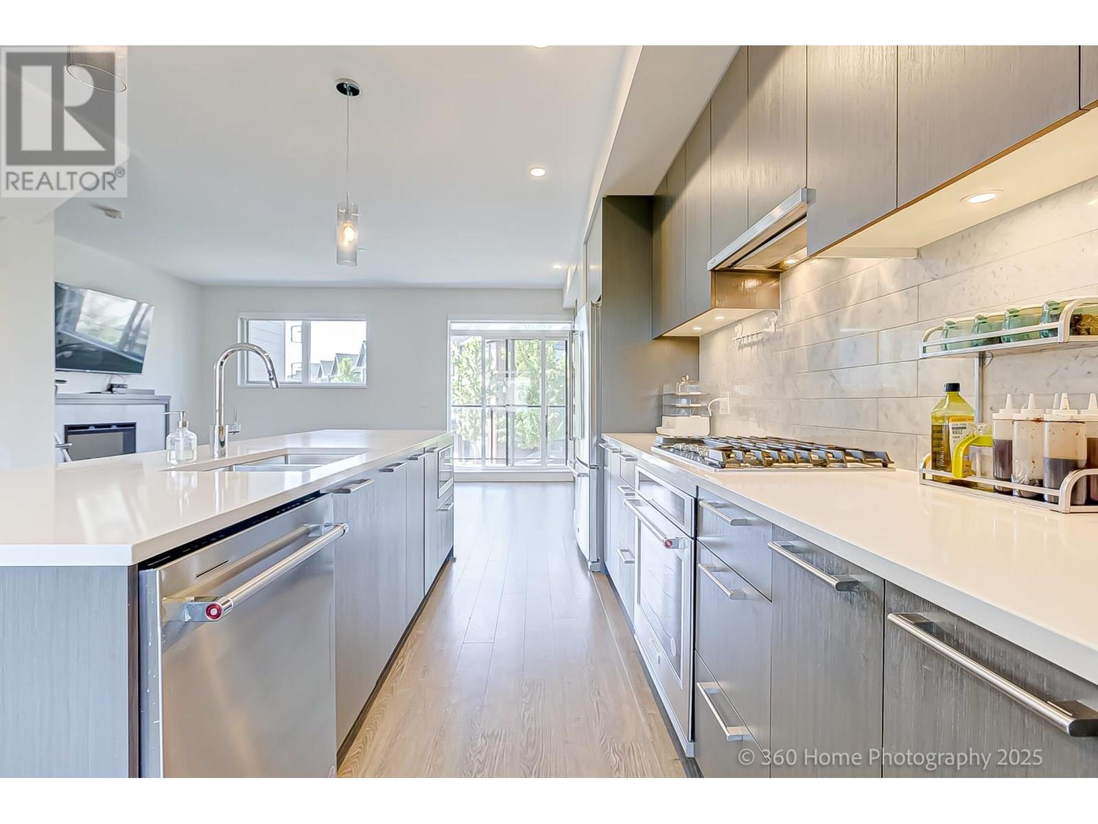 Photo 7 of 223 4738 Hemlock Way, Tsawwassen BC