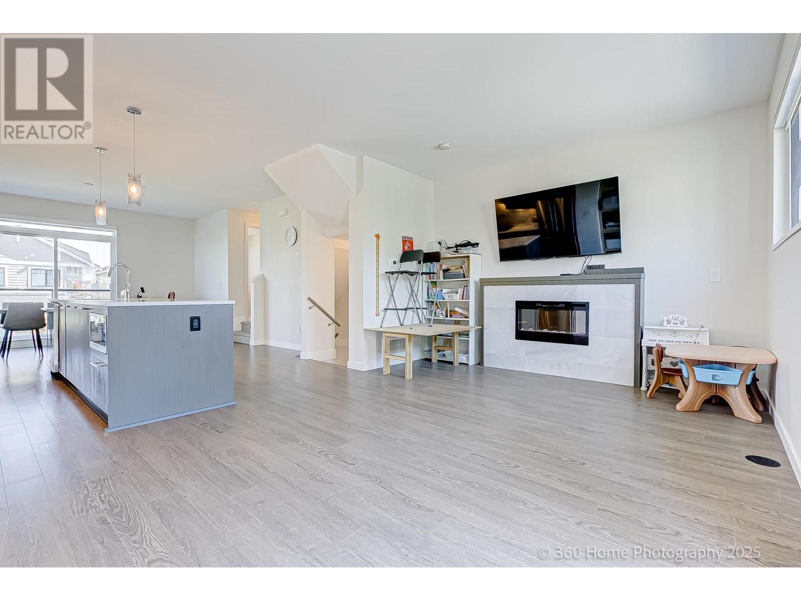 Photo 9 of 223 4738 Hemlock Way, Tsawwassen BC