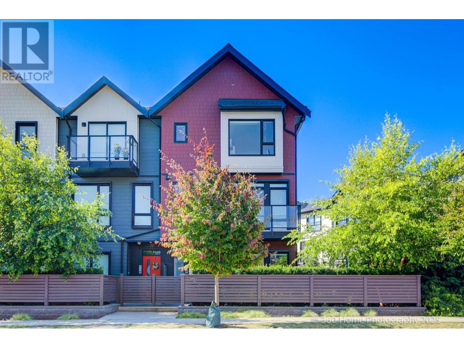 Photo 4 of 223 4738 Hemlock Way, Tsawwassen BC