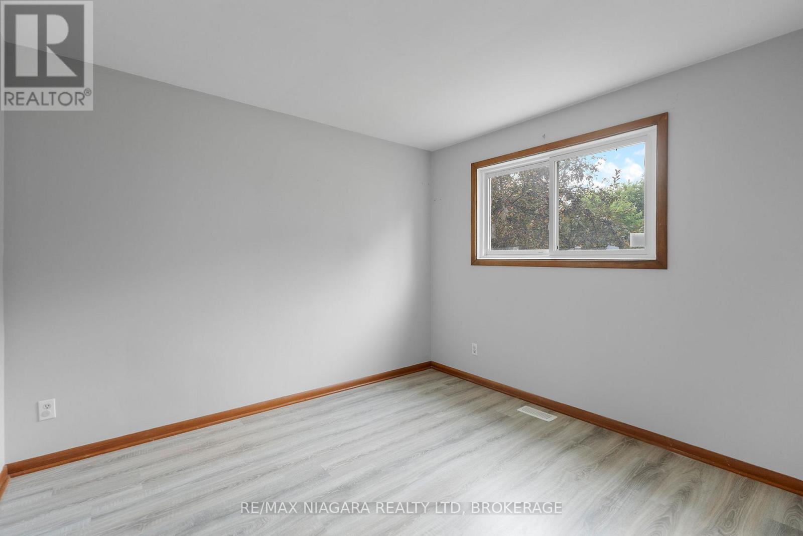 Photo 10 of 3759 Highland Drive, Fort Erie ON