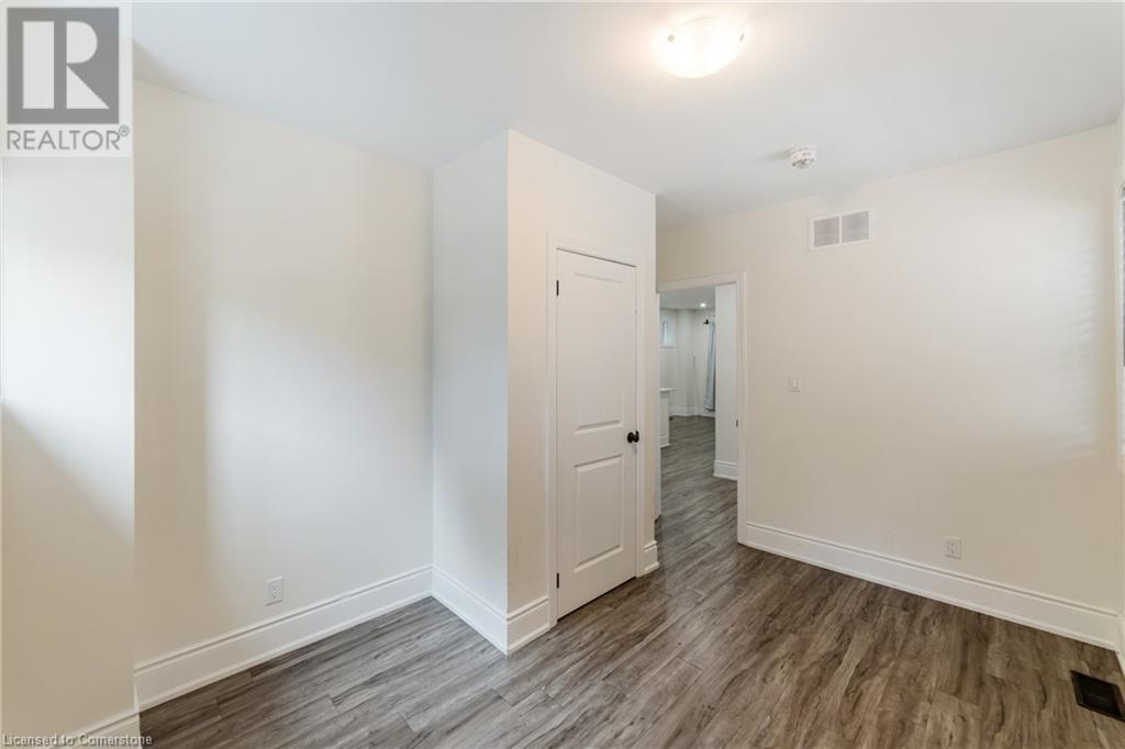 Photo 10 of 27 Melrose Avenue S, Hamilton ON