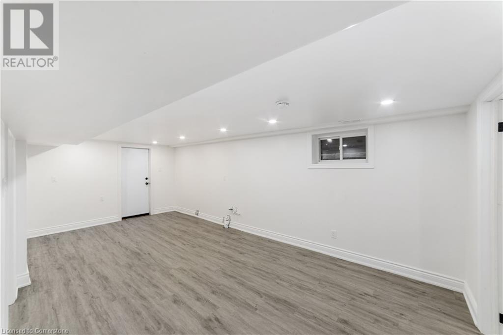 Photo 12 of 27 Melrose Avenue S, Hamilton ON