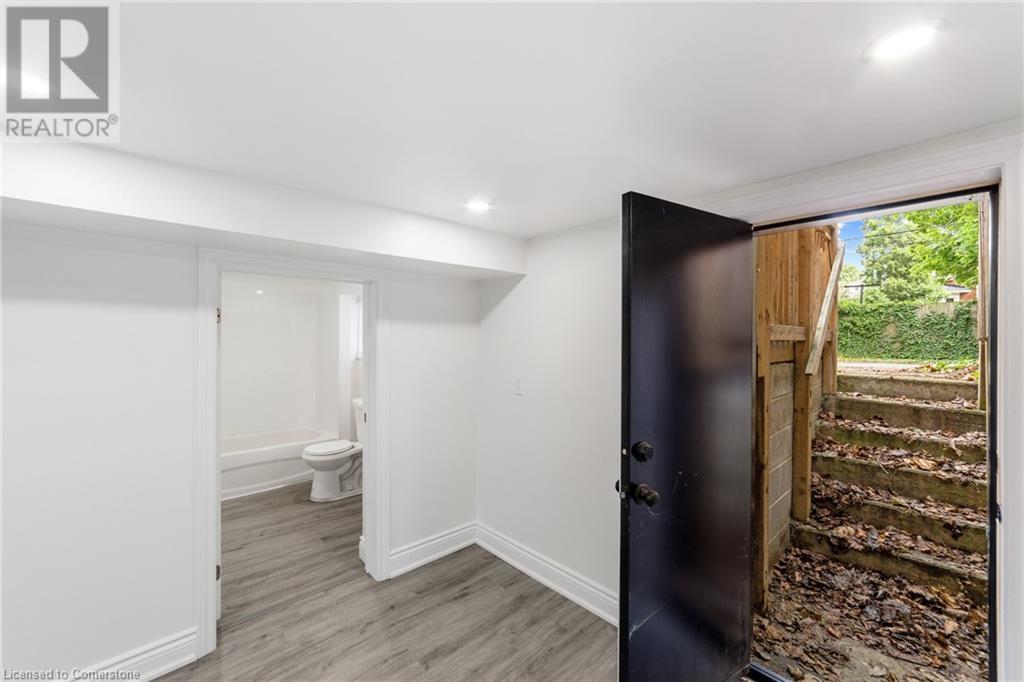 Photo 14 of 27 Melrose Avenue S, Hamilton ON