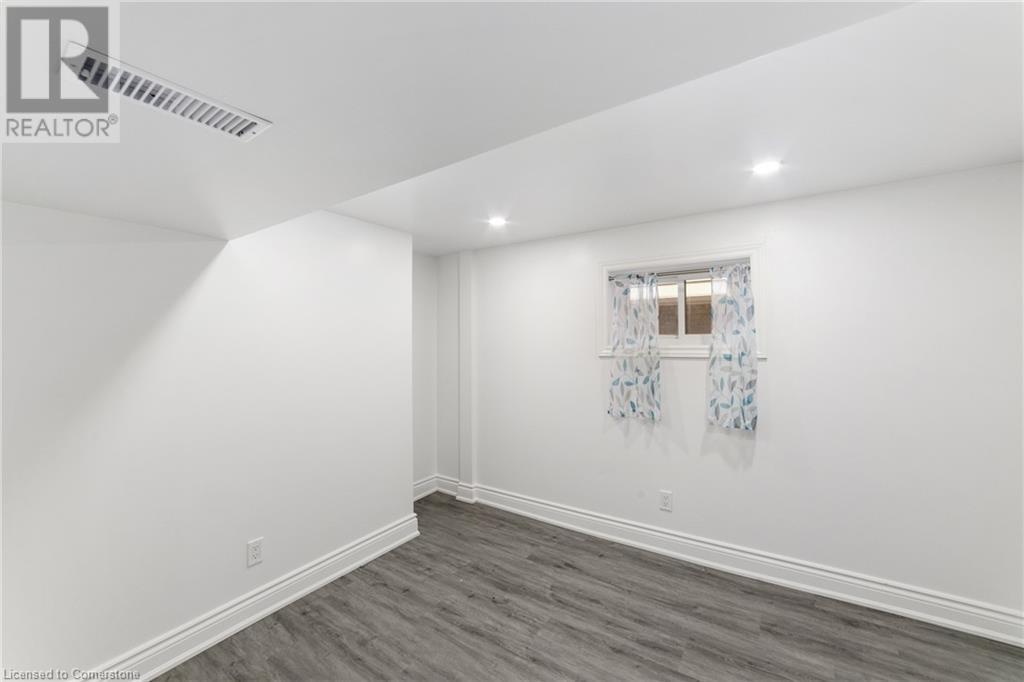 Photo 16 of 27 Melrose Avenue S, Hamilton ON
