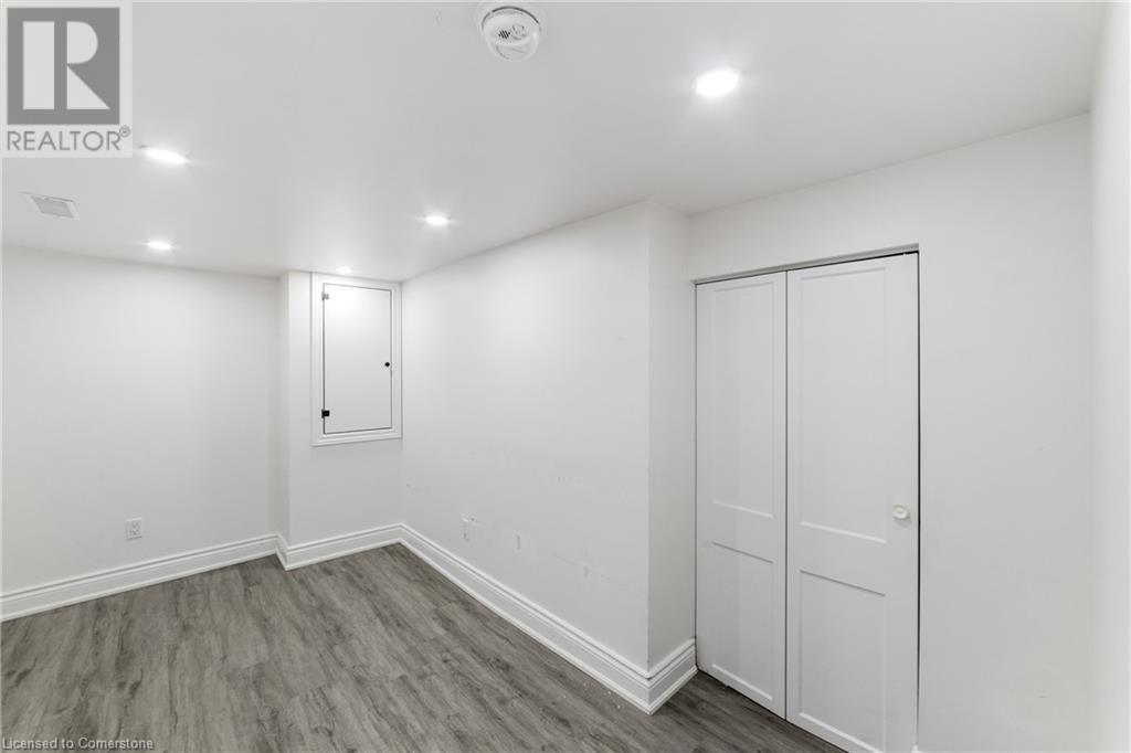 Photo 17 of 27 Melrose Avenue S, Hamilton ON