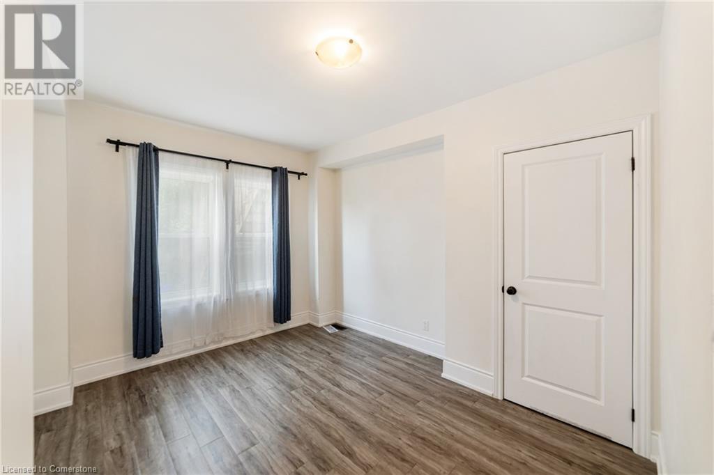Photo 8 of 27 Melrose Avenue S, Hamilton ON