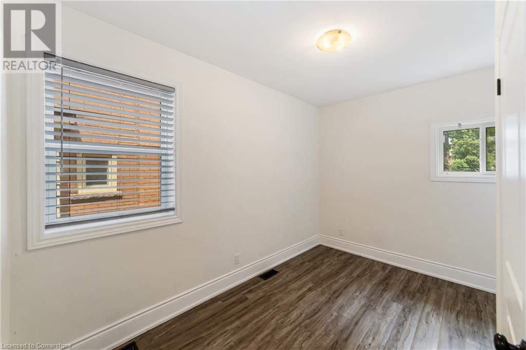 Photo 9 of 27 Melrose Avenue S, Hamilton ON