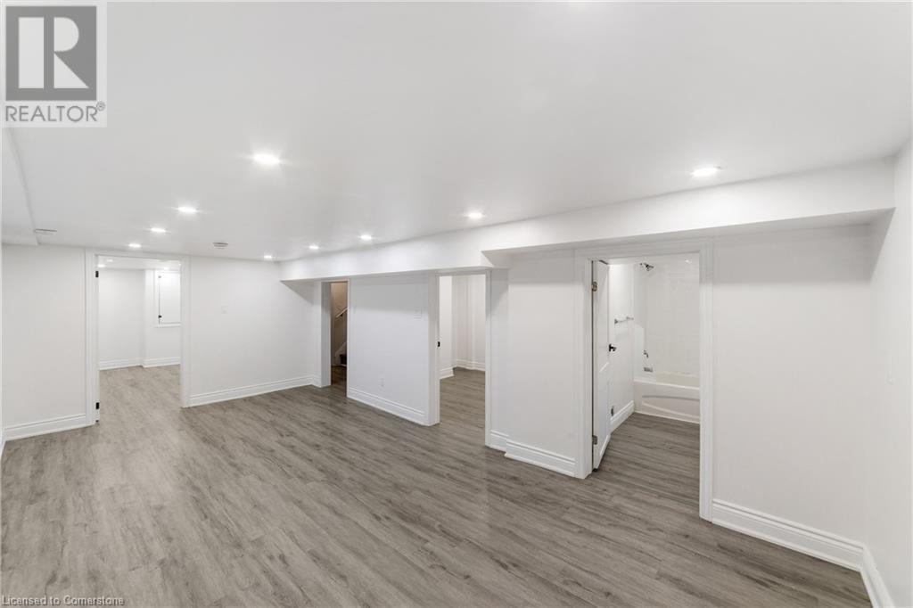 Photo 13 of 27 Melrose Avenue S, Hamilton ON