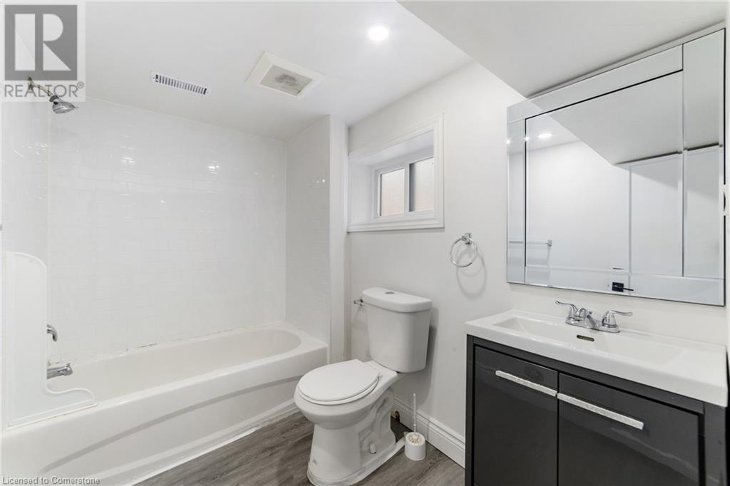 Photo 15 of 27 Melrose Avenue S, Hamilton ON