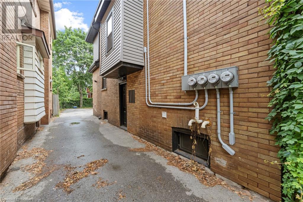 Photo 18 of 27 Melrose Avenue S, Hamilton ON