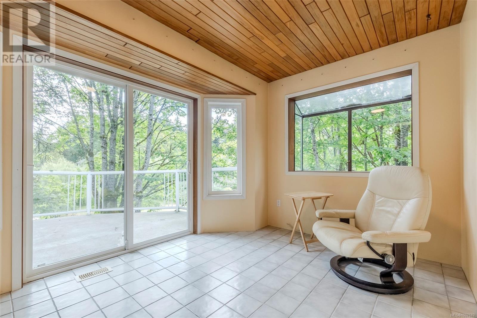 Photo 10 of 6011 Mary St, Duncan BC