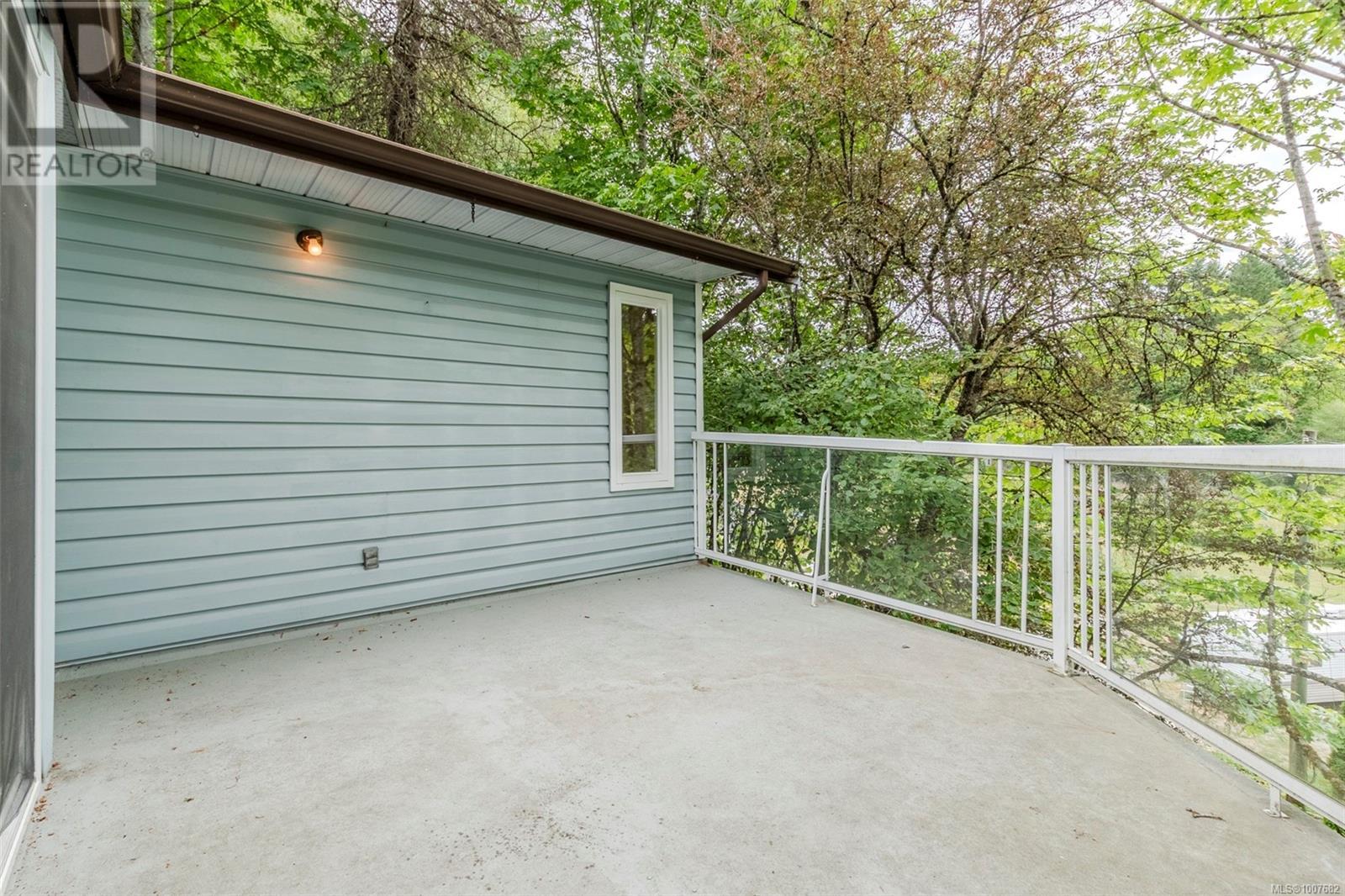 Photo 11 of 6011 Mary St, Duncan BC