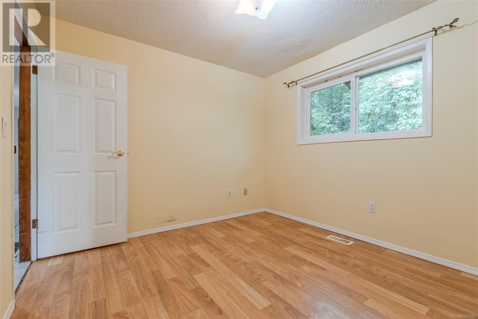 Photo 15 of 6011 Mary St, Duncan BC