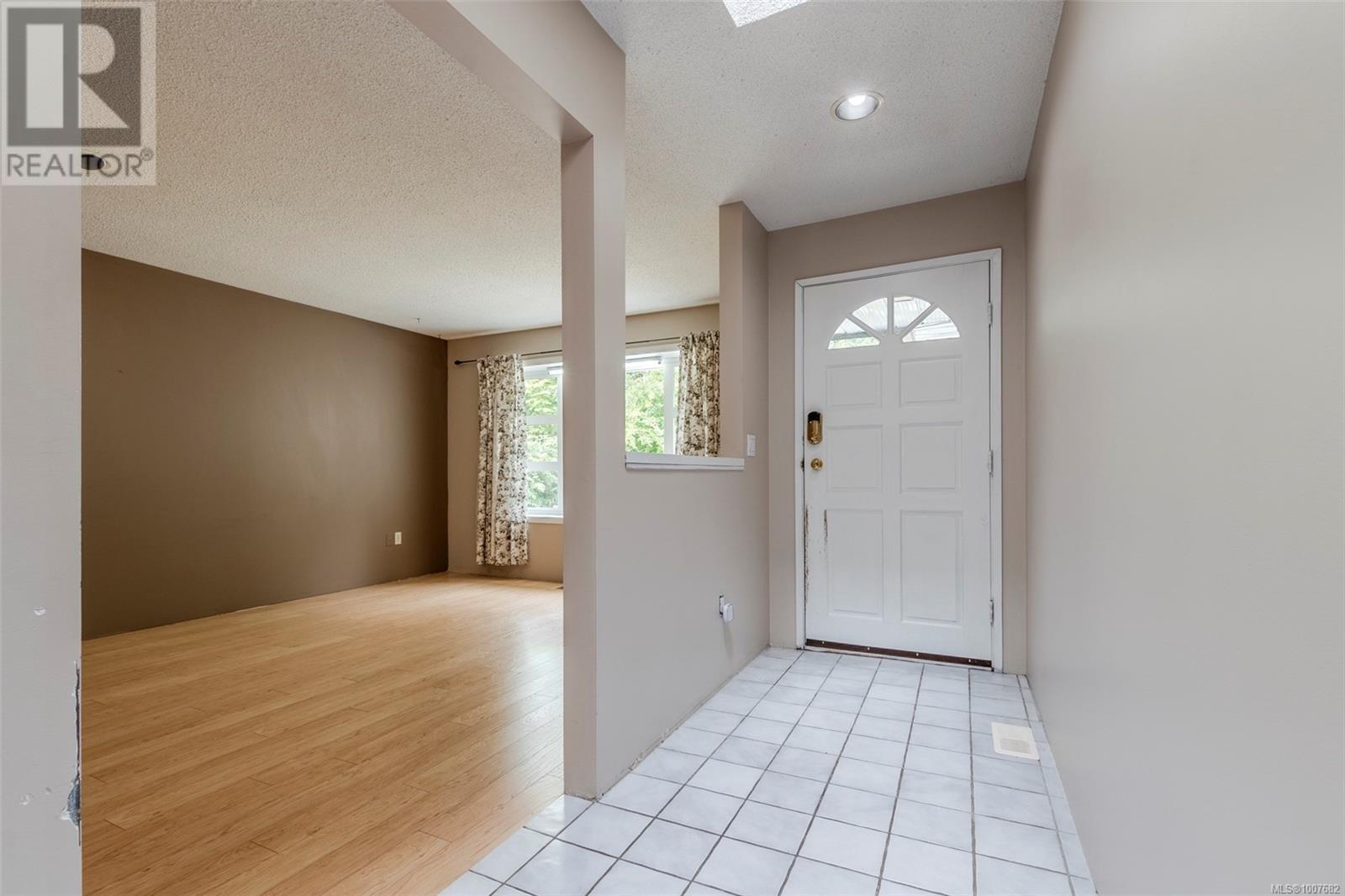 Photo 3 of 6011 Mary St, Duncan BC