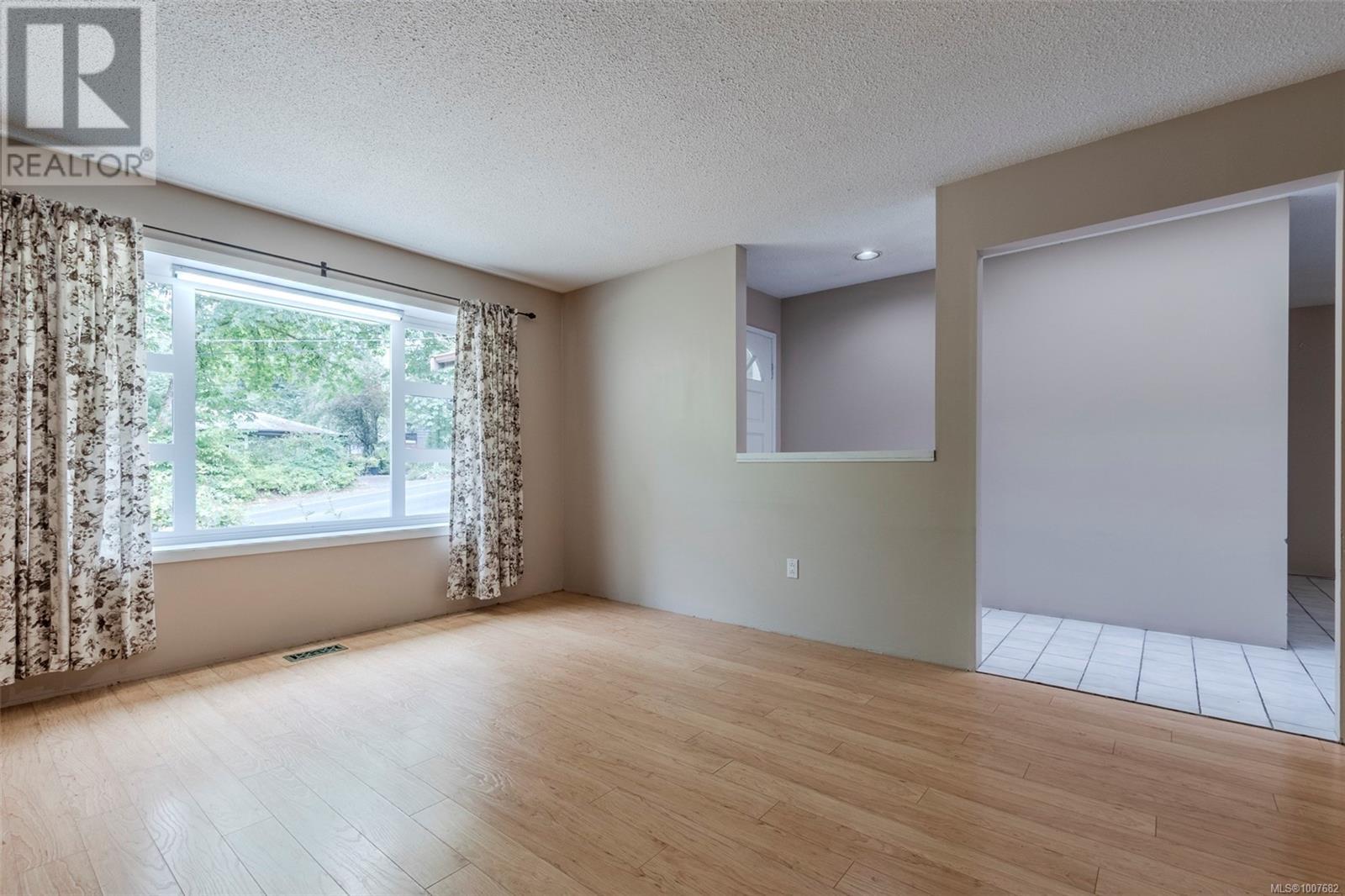 Photo 4 of 6011 Mary St, Duncan BC