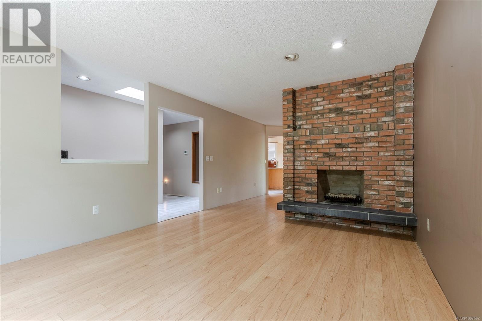 Photo 5 of 6011 Mary St, Duncan BC