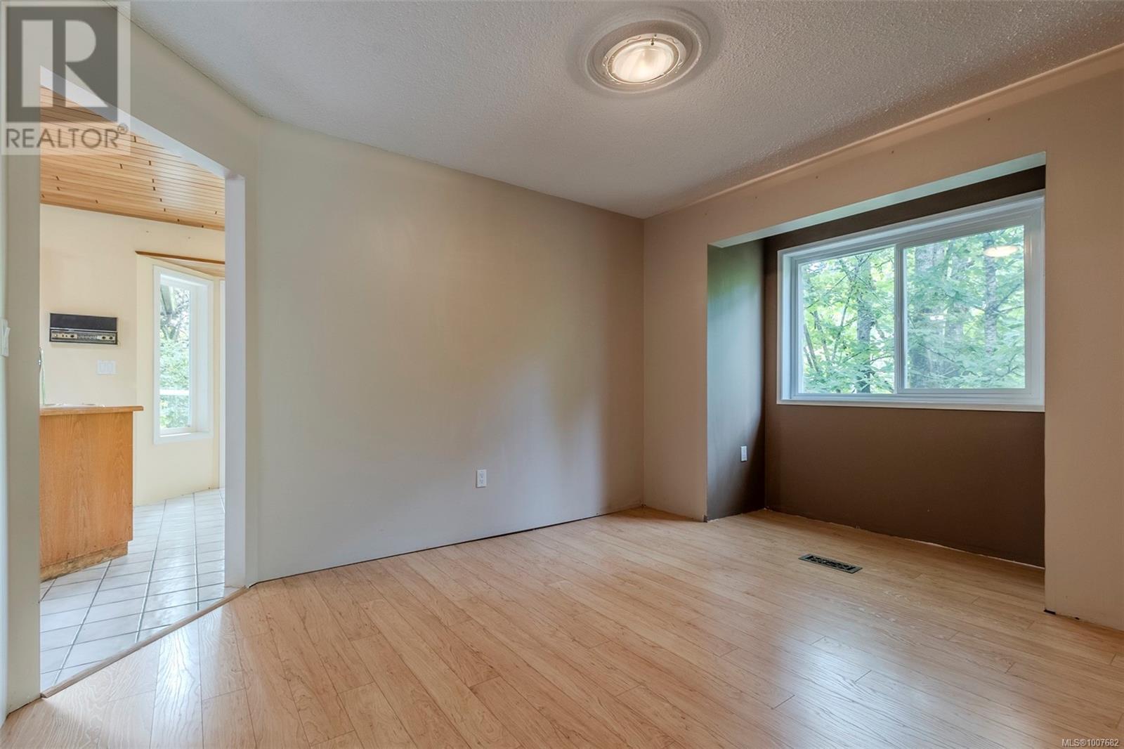Photo 6 of 6011 Mary St, Duncan BC
