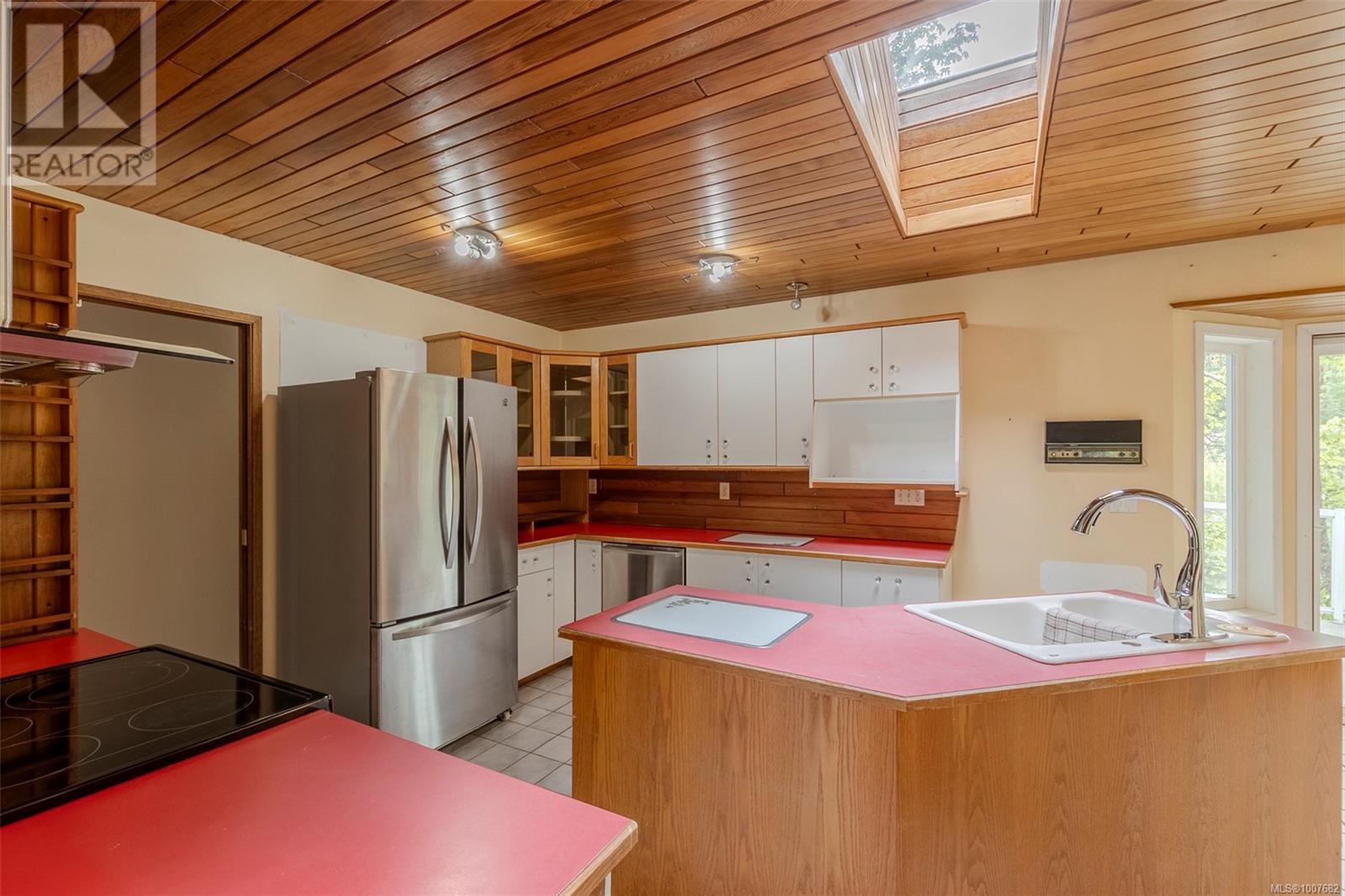 Photo 9 of 6011 Mary St, Duncan BC