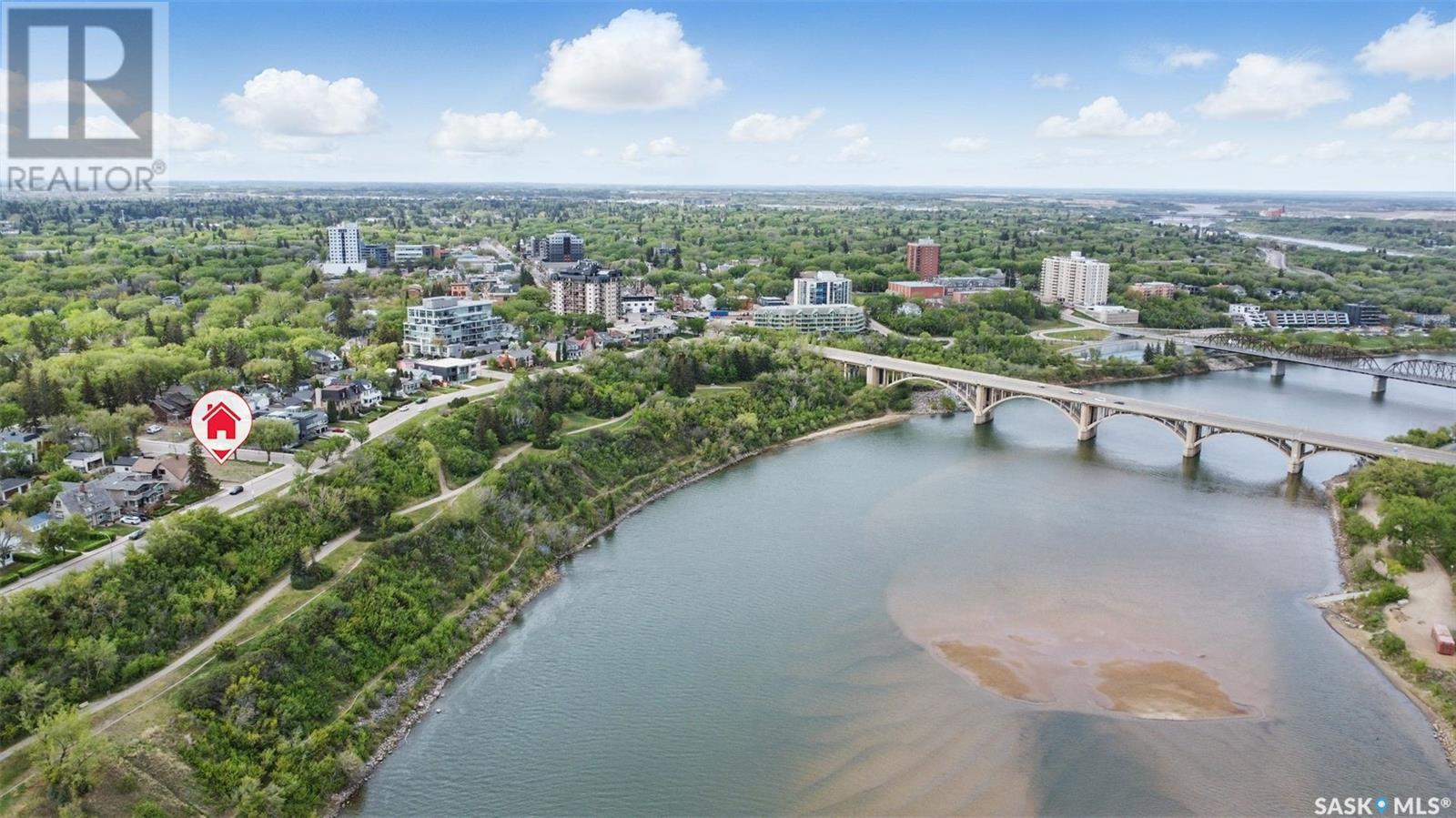 Photo 10 of 702 Saskatchewan Crescent E, Saskatoon SK