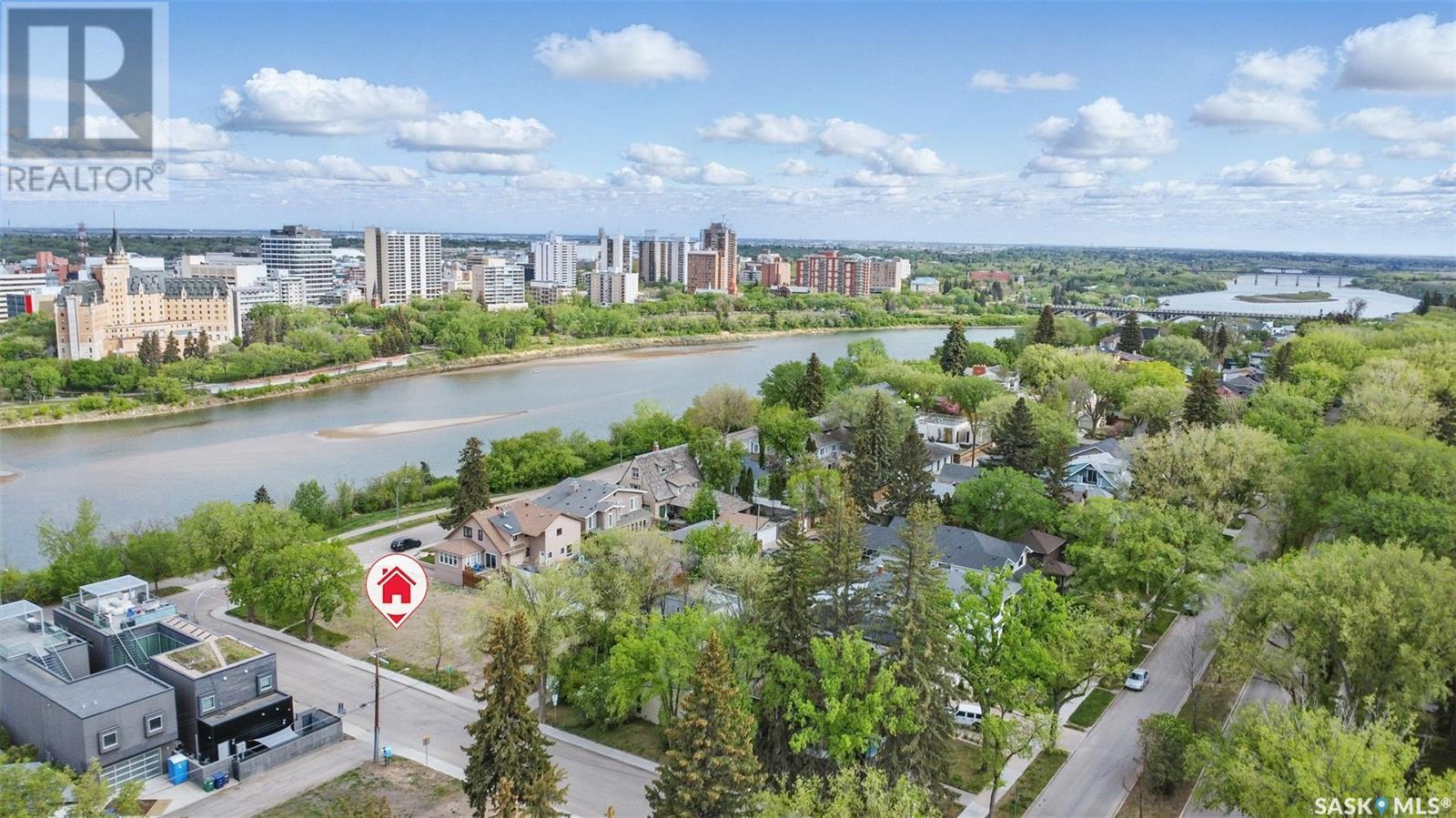 Photo 7 of 702 Saskatchewan Crescent E, Saskatoon SK