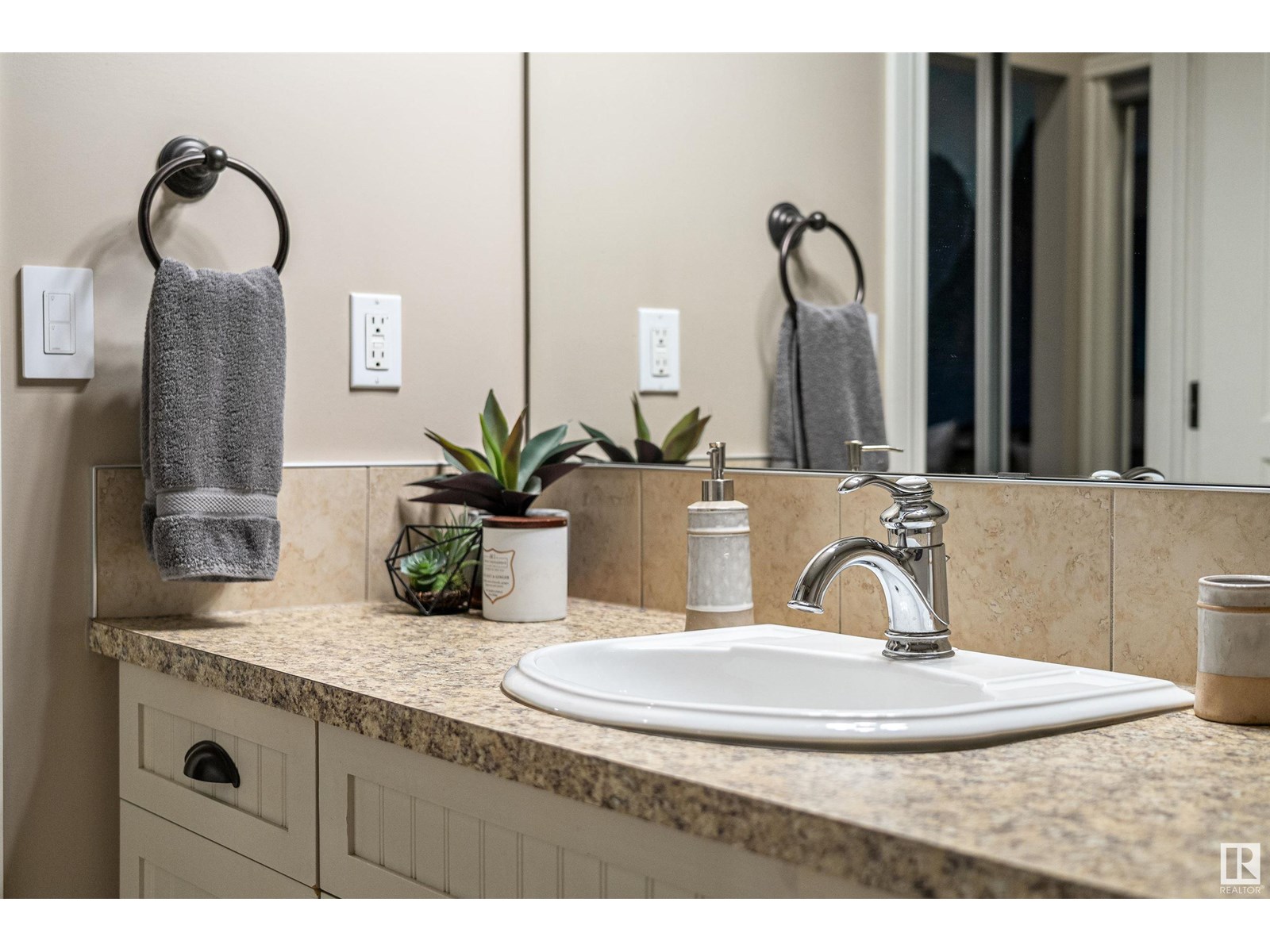 Photo 18 of 103 10232 115 St Nw, Edmonton AB