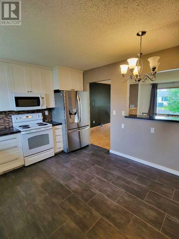 Single Family House Bungalow for Sale in  Dovercliffe Way SE Dover Calgary 