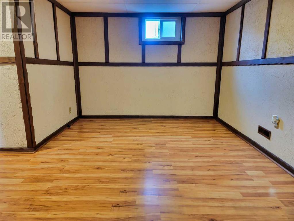 Single Family House Bungalow for Sale in  Dovercliffe Way SE Dover Calgary 